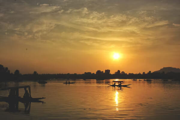 Kashmir Calling: 7 Days of Scenic Lakes & Valley Charm